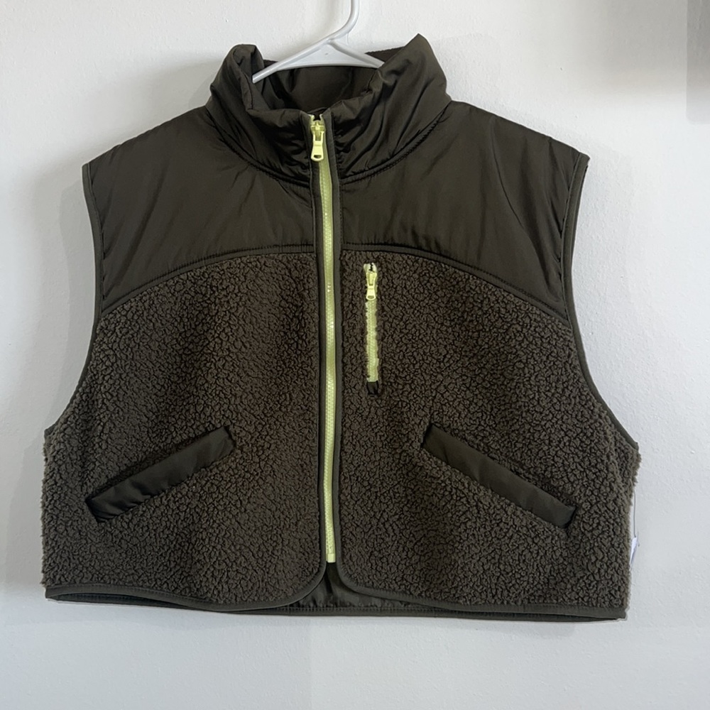 cropped zip vest 🫧